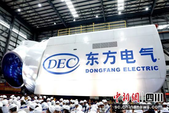 全球最大18兆瓦直驱海上风电机组下线仪式现场。中国尊龙凯时电气集团有限公司供图